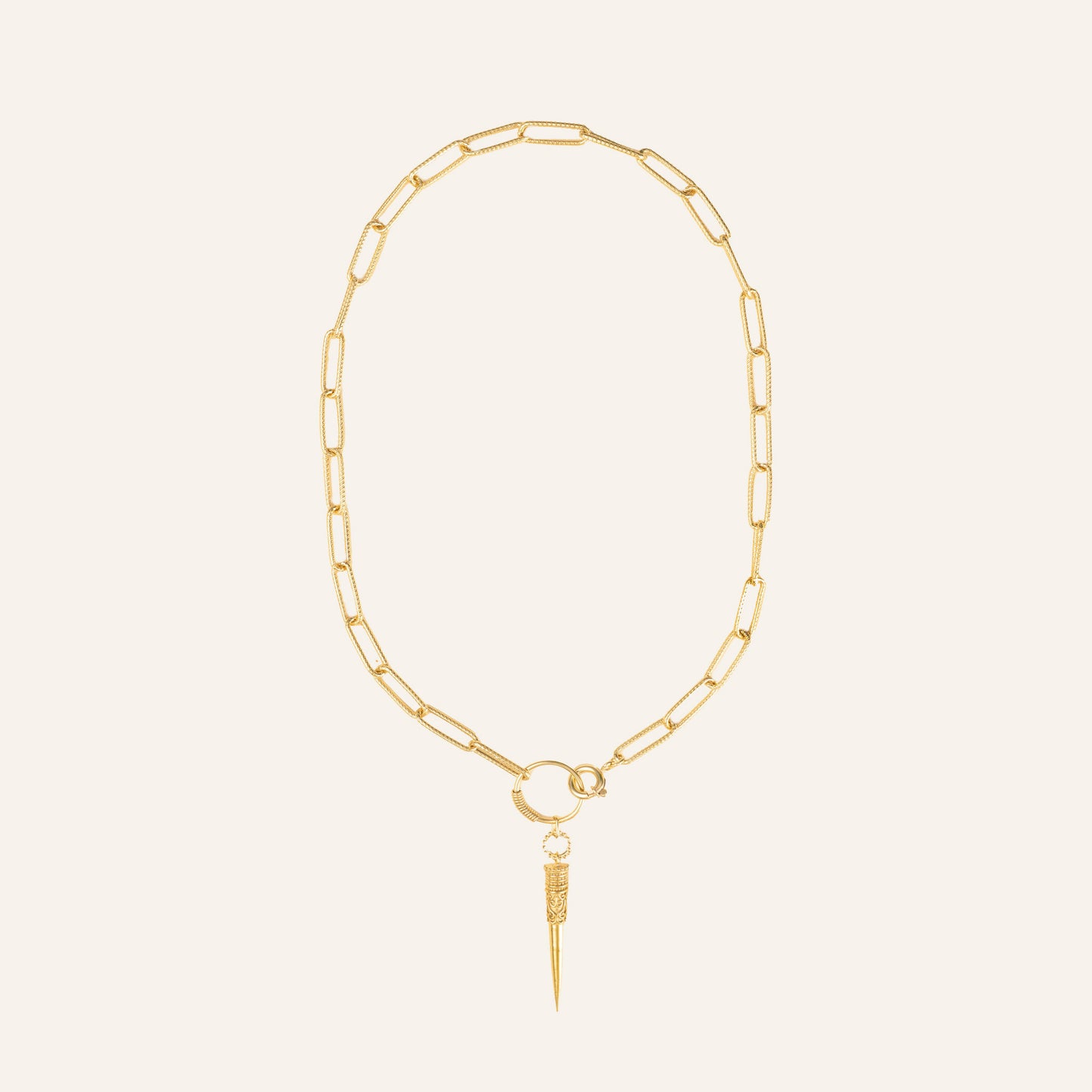 Colar curto em prata 925 trabalhada com banho de ouro e pendente alongado