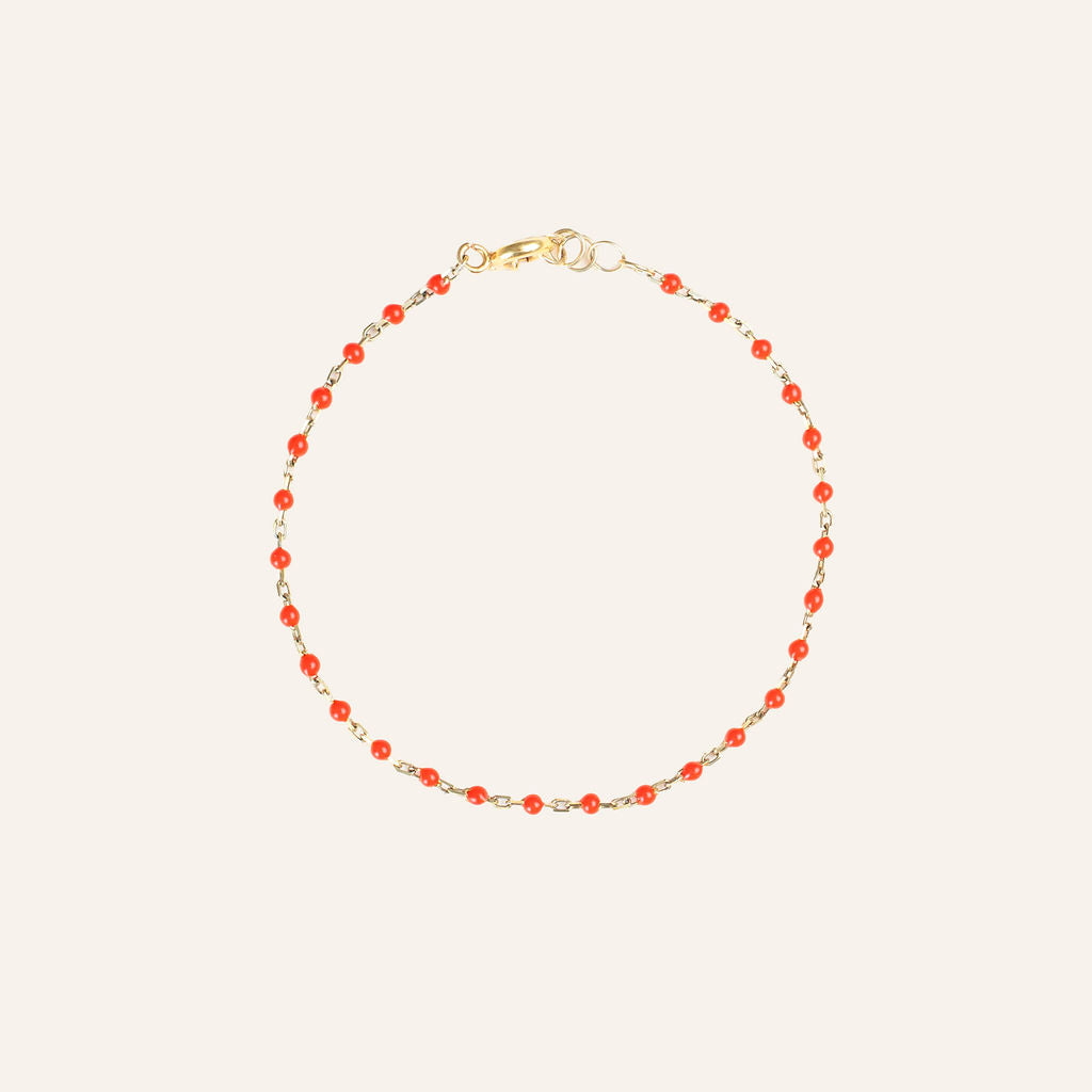 Pulseira fina em prata 925 banhada a ouro com bolinhas vermelhas em resina