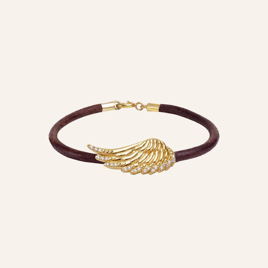 Pulseira de couro preto com detalhe de asa em prata 925 banhada a ouro.